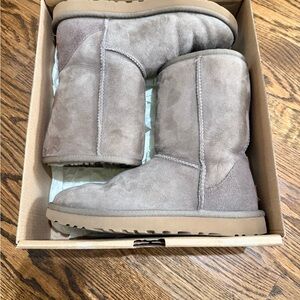 UGG Classic Short II Boots in Gray
